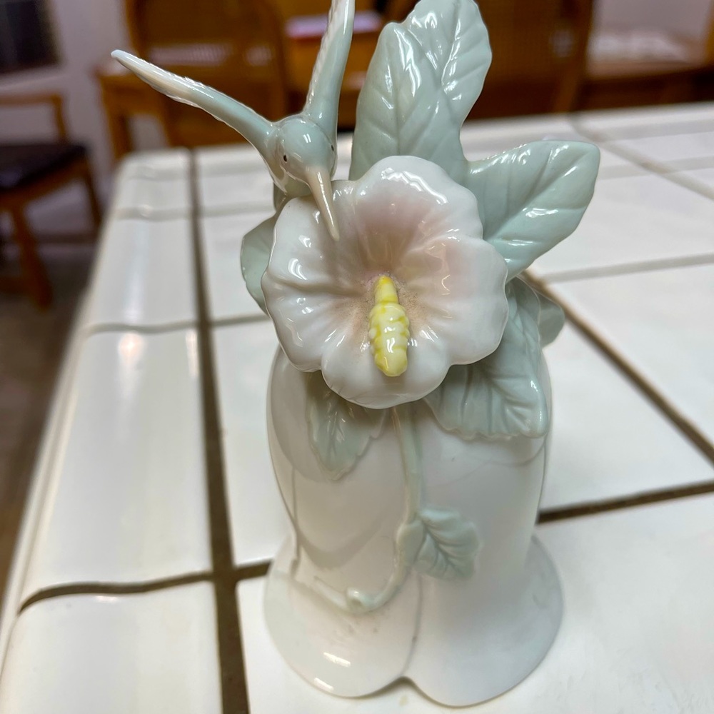 Humming bird bell music box